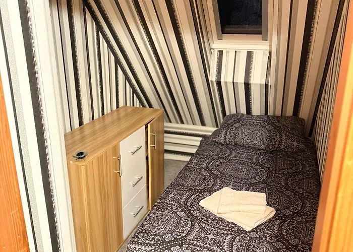 Monteurs Haus شقة *